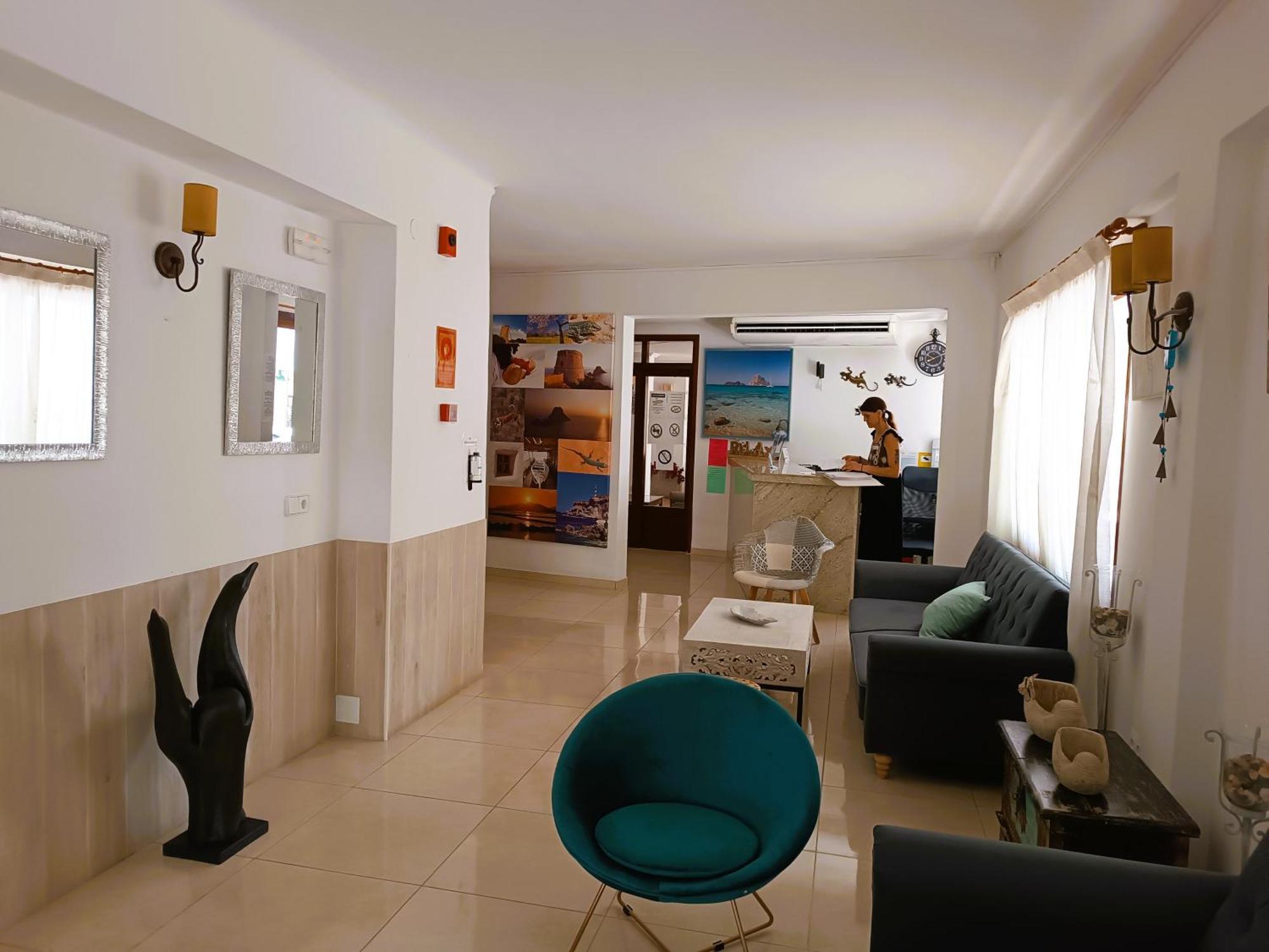 Hostal Horizonte San Antonio  Eksteriør bilde The lobby of the hotel